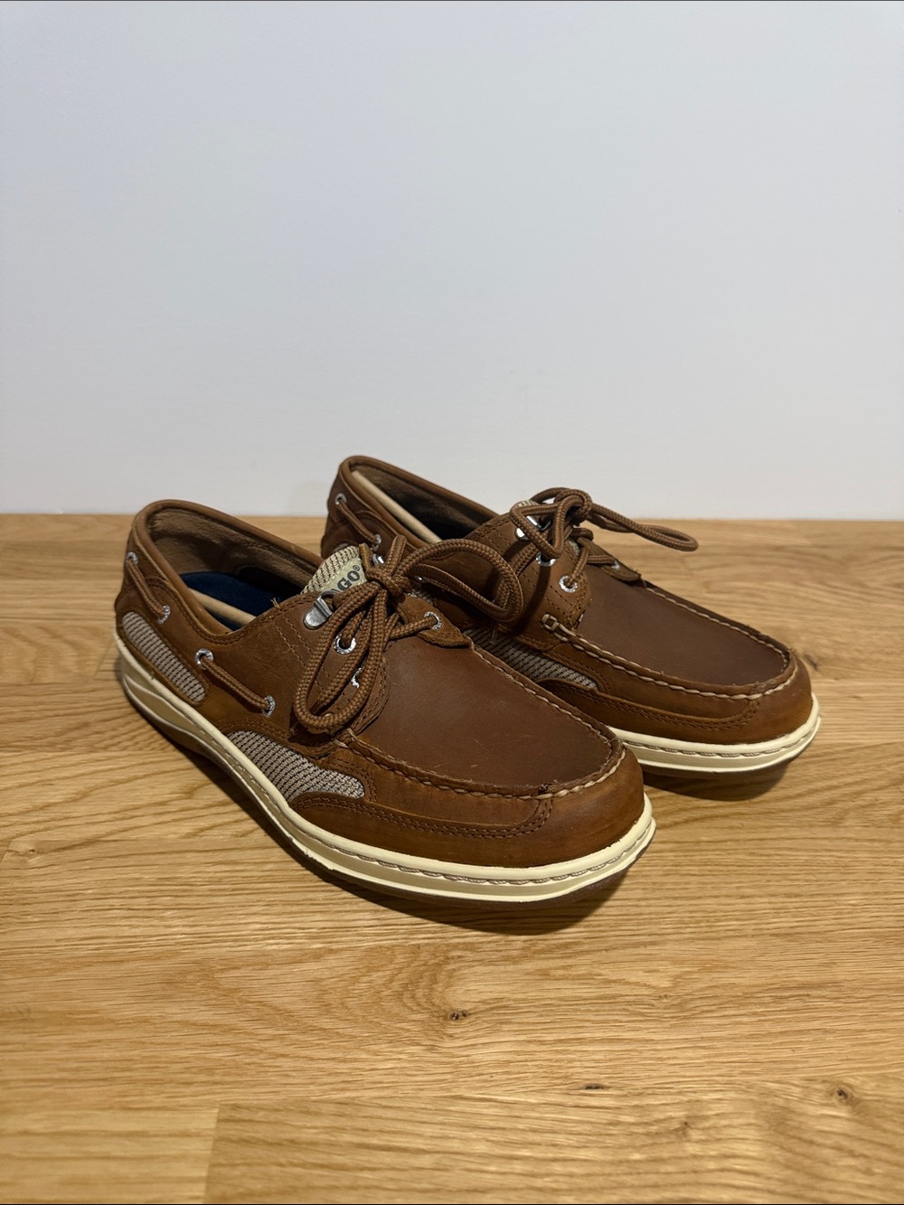 Brand new size 8 Sebago Brown Leather Men’s Boat Shoes with Cream Soles
